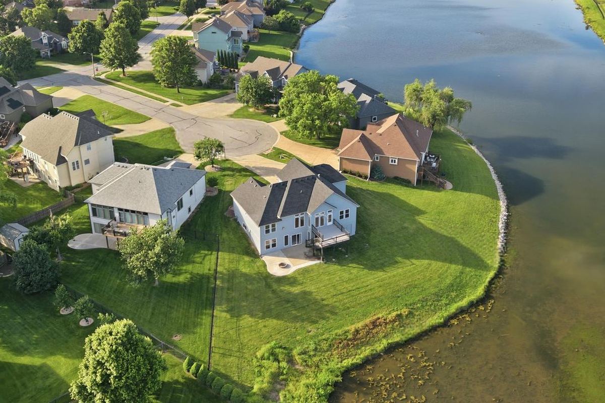 Drone photo of a lakefront neighborhood