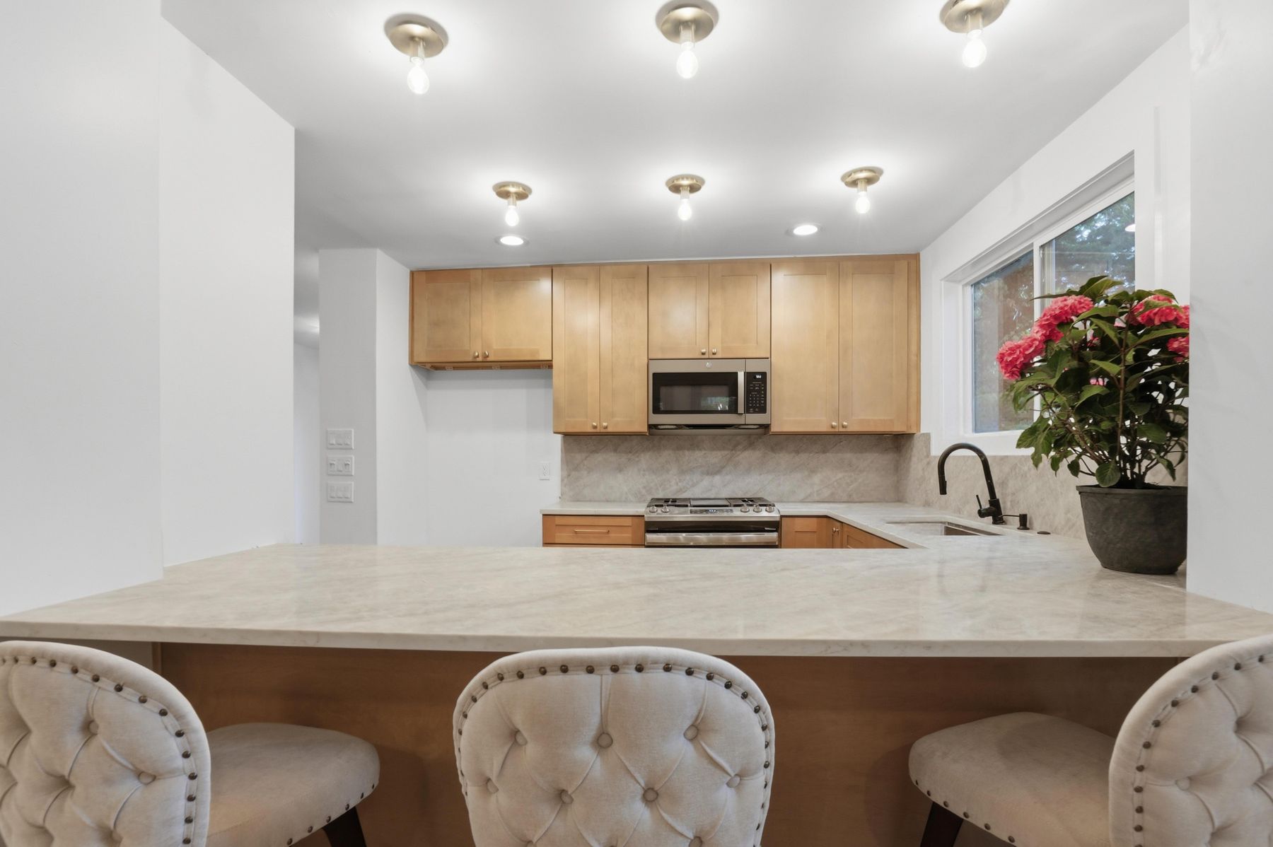4738 Holly St photo 10