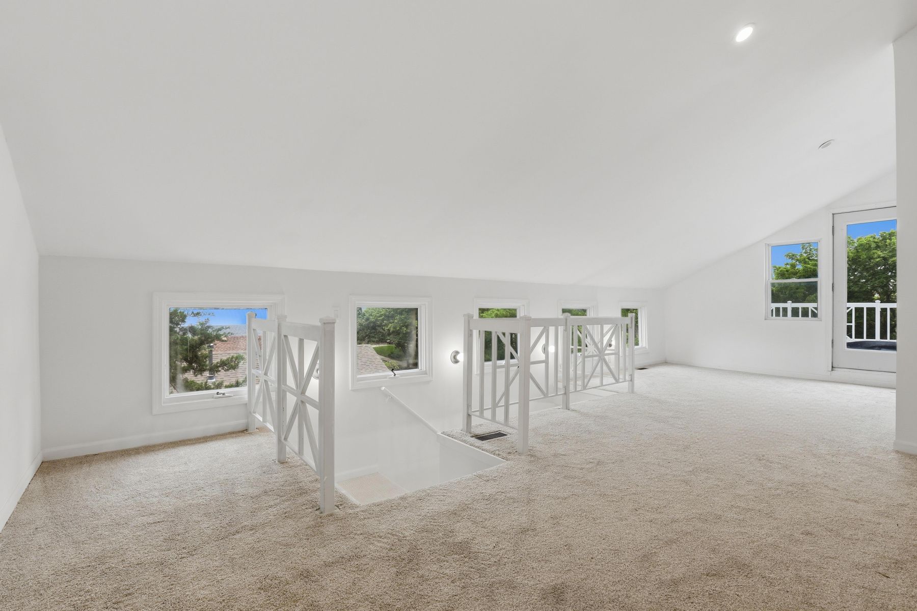 4738 Holly St photo 17