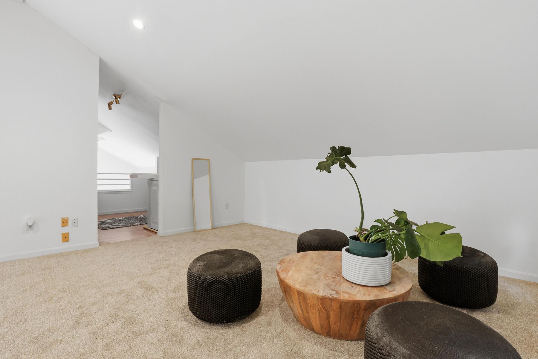 4738 Holly St photo 18