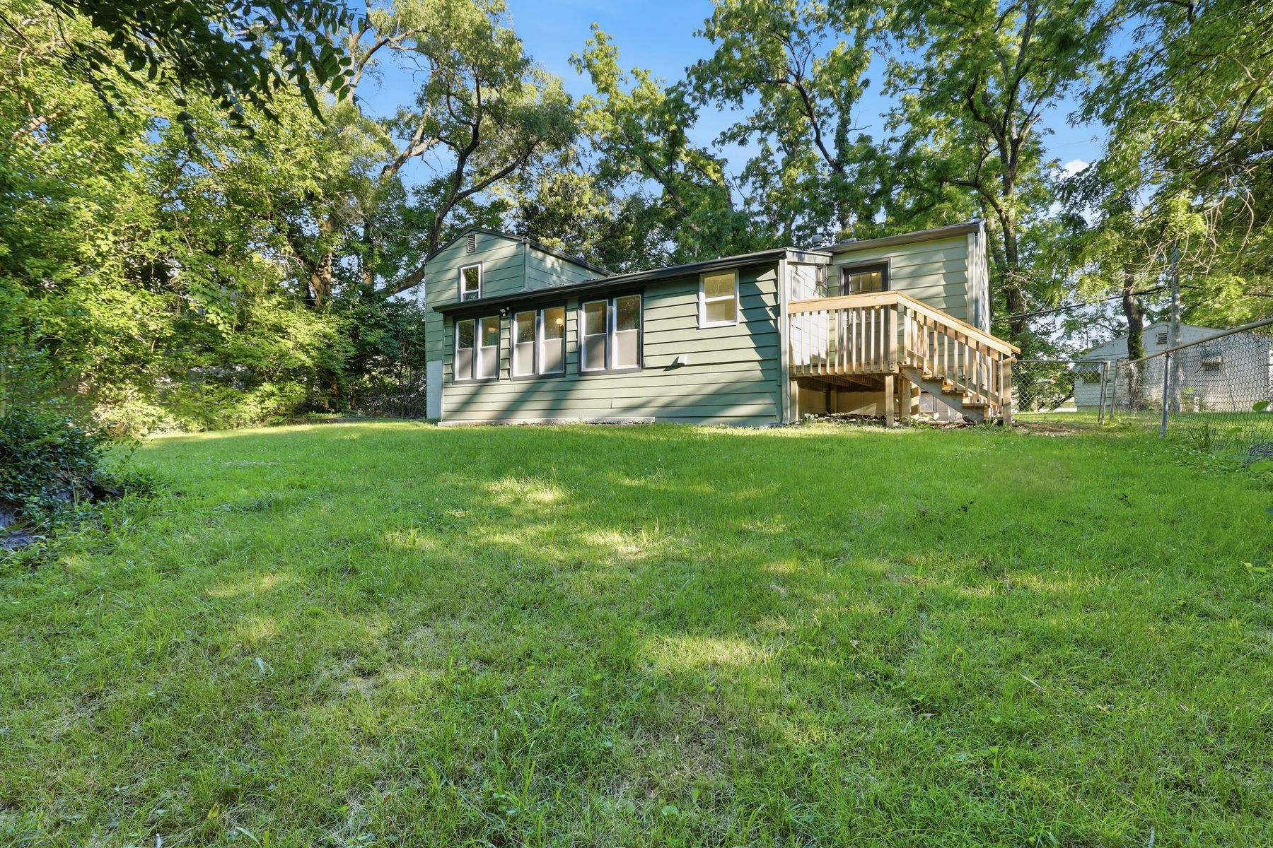 664 Doniphan St photo 22