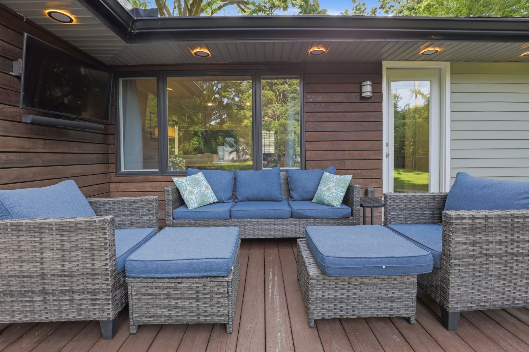 Exterior real estate photo