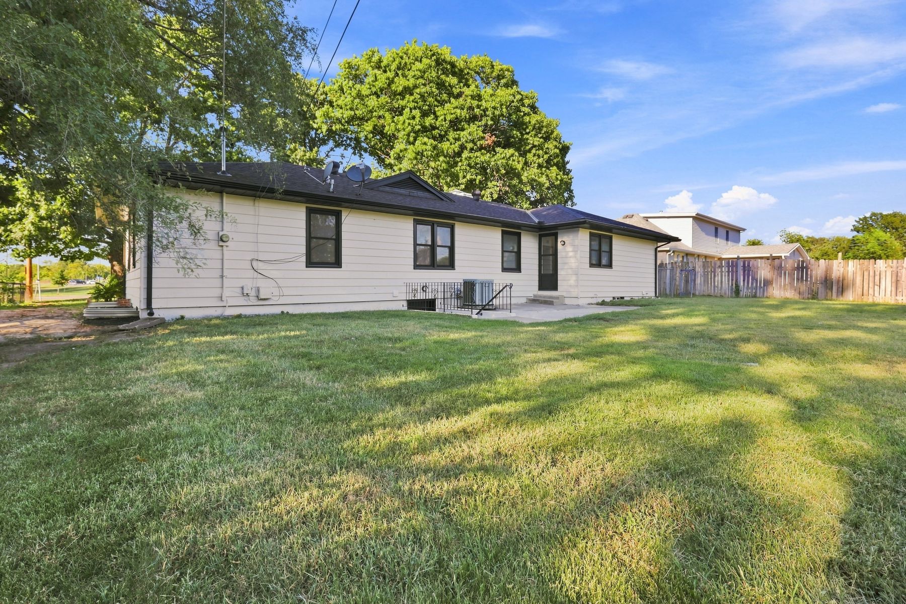 9277 State Ave photo 5