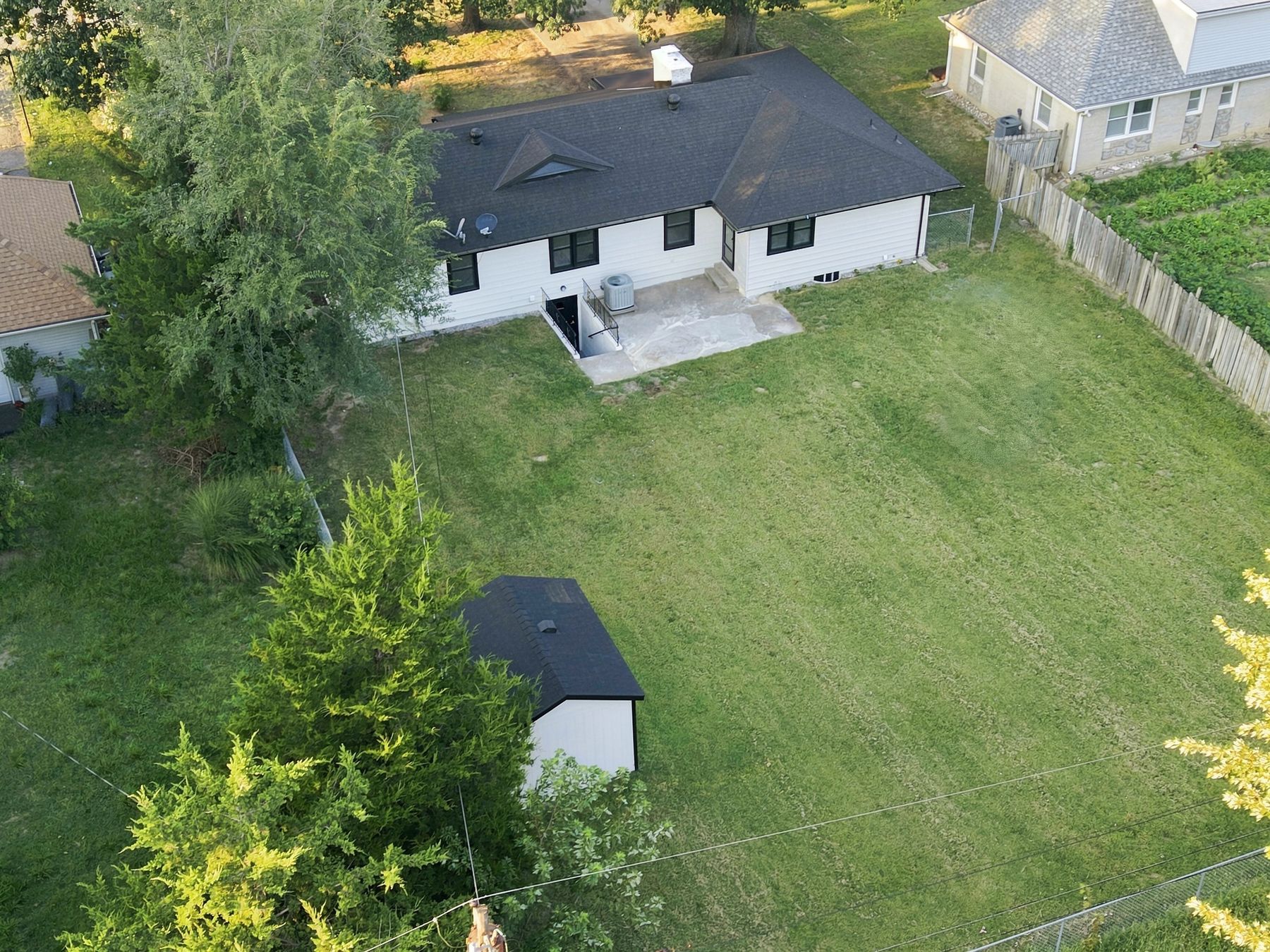 9277 State Ave photo 23